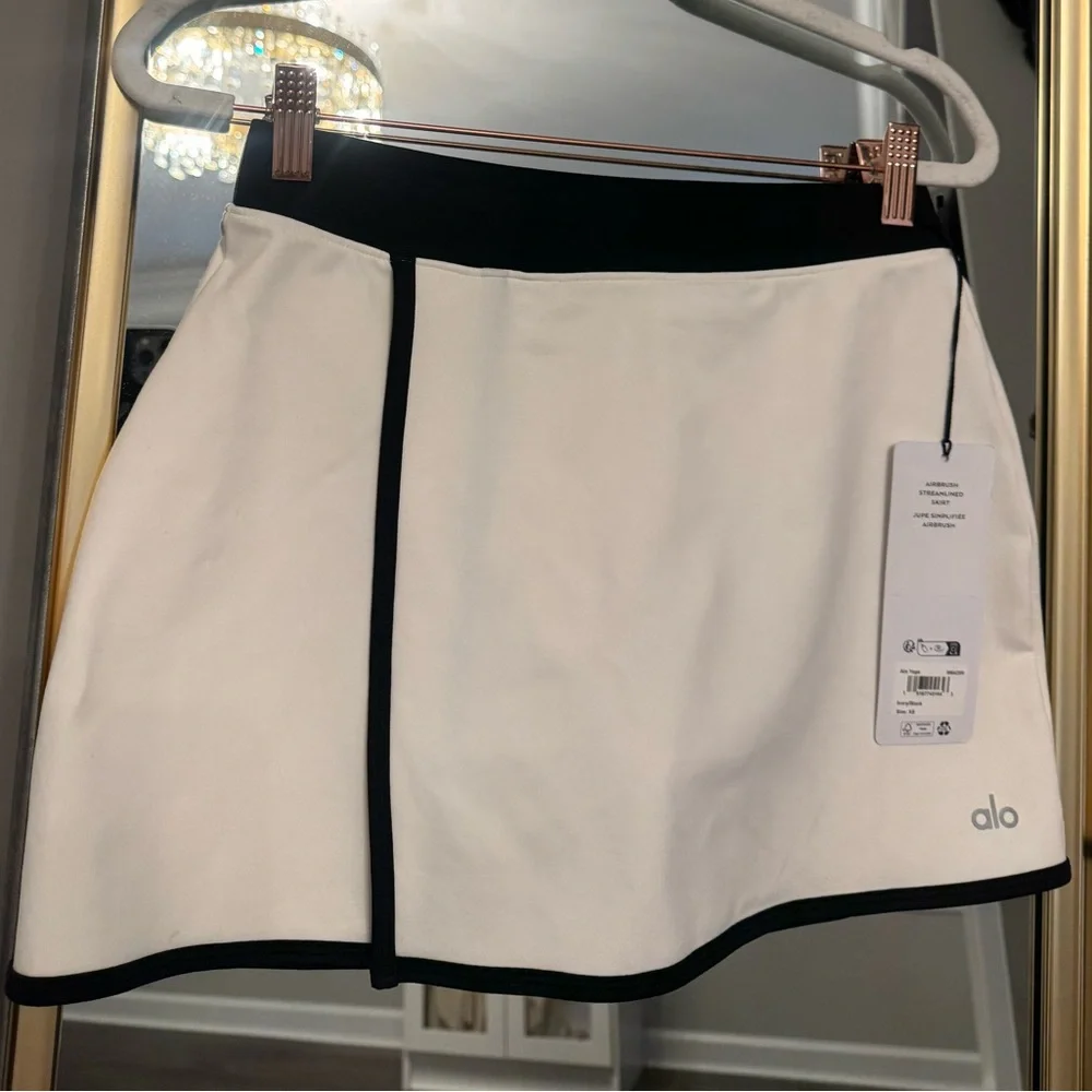 ALO Yoga Airbrush Skirt - Black Trim and White